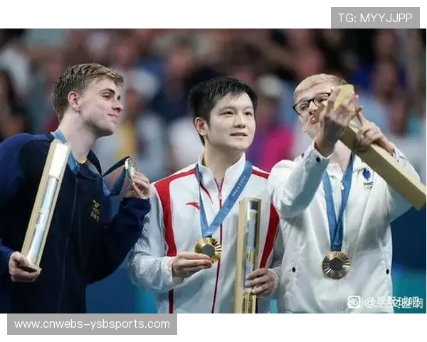 莫雷高德赢球后安慰伤退对手,体育精神获赞 莫雷高德赢球后安慰伤退对手,体育精神获赞